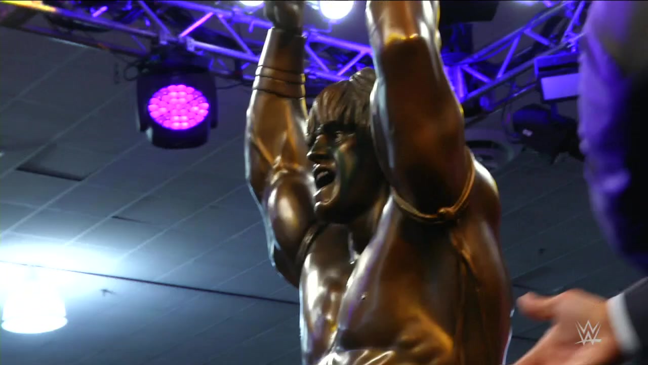 Ultimate Warrior statue revealed at WrestleMania Axxess