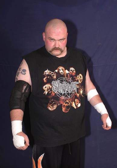 serj tank è un wrestler statunitense leale ma molto violento sul ring..them...