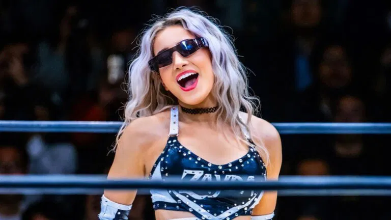 Zayda Steel signs her AEW contract